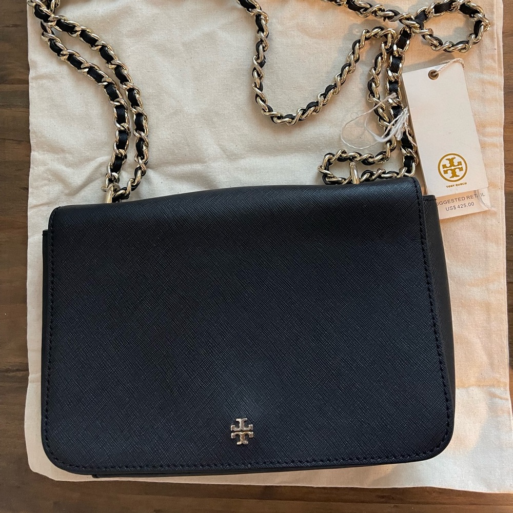 Tory Burch crossbody gold chain. No scratch. W/tag. With dust bag.
